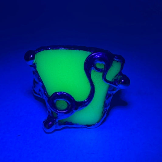 Uranium Glass Cocktail Statement Ring Glows W/ UV Light Size 8